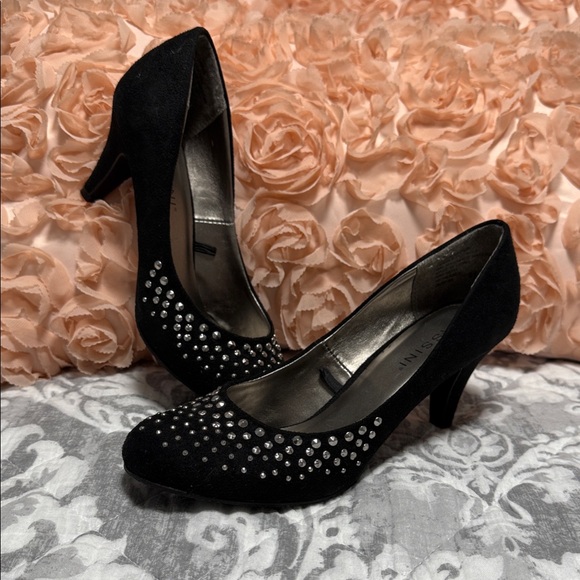 Massini Elegant Black Heels with Silver Accents - Picture 1 of 4
